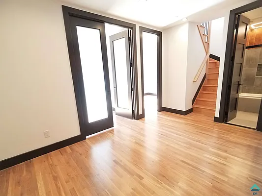 Rented by EXR | media 33