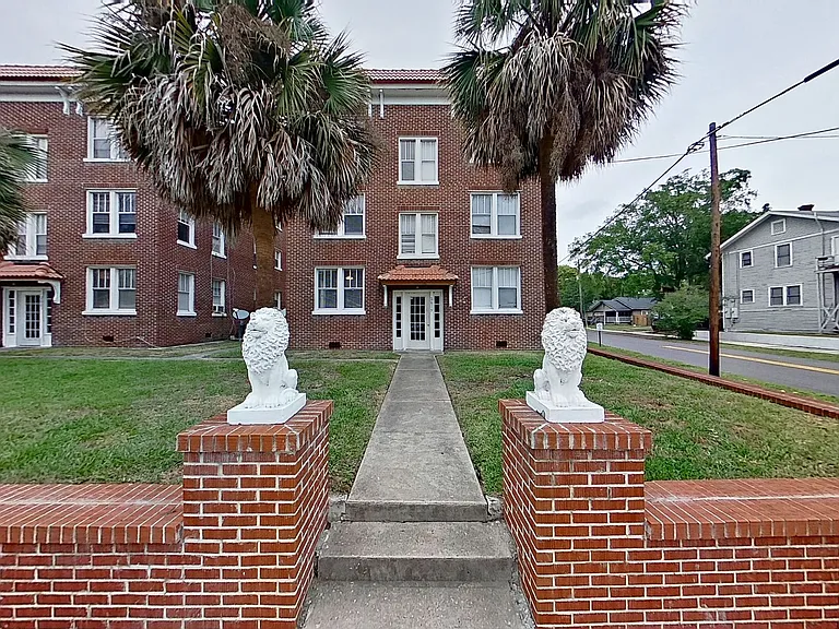 2619 College St — Photo 1