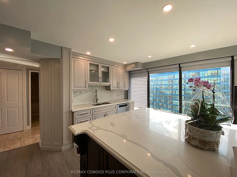 55 Harbour Sq #3517 — Photo 11