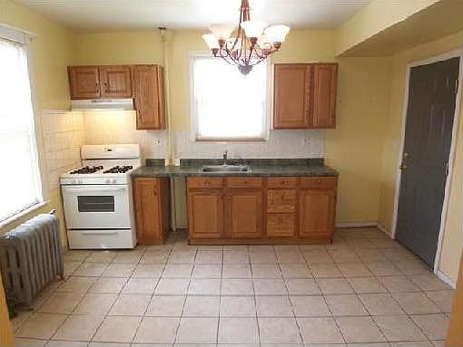 2nd image of 35 Lee St