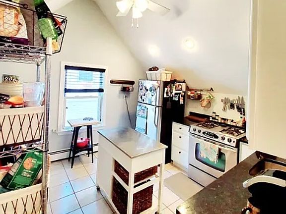 2nd image of 546 Ashmont St #4
