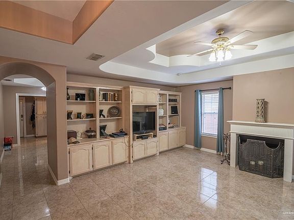 3rd image of 1811 Fairway Cir