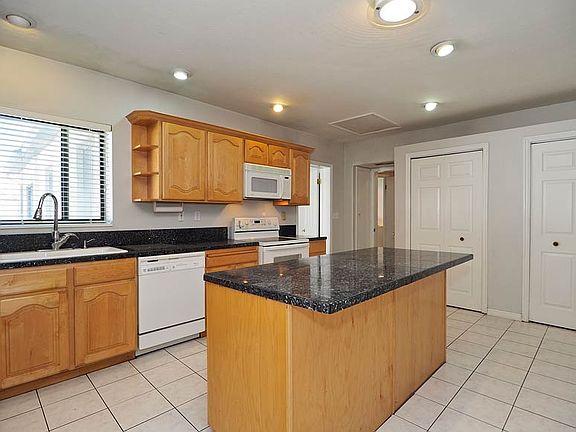 4th image of 2055 E Princeton Dr