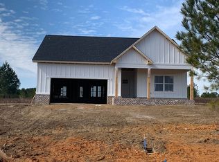 241 Weeping Willow Trl, Headland, AL 36345