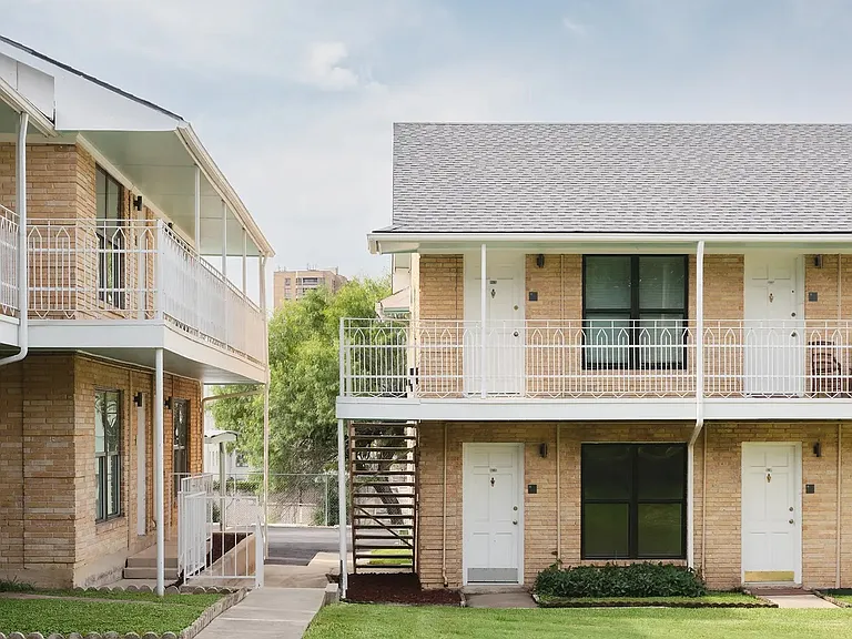 Tara Apartments — Photo 6