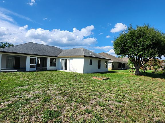 4th image of 474 SW Namoit Place
