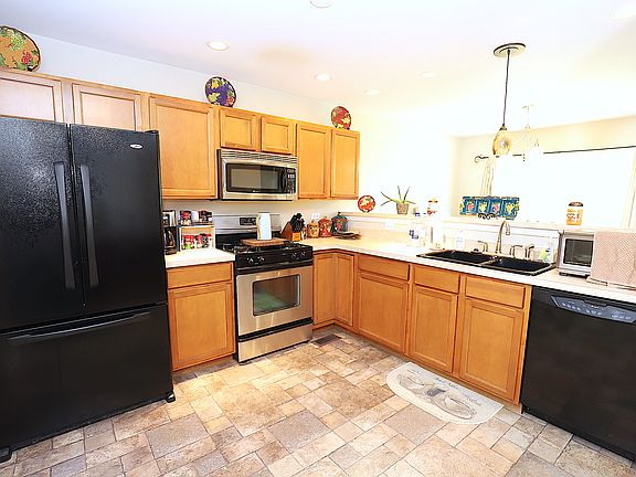 2nd image of 3017 Courtland St