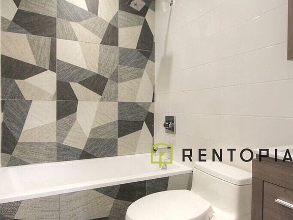 5th image of 867 Metropolitan Ave APT 2