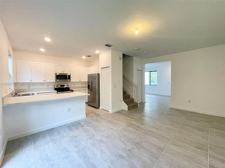 307 NE 208th Ter — Photo 3