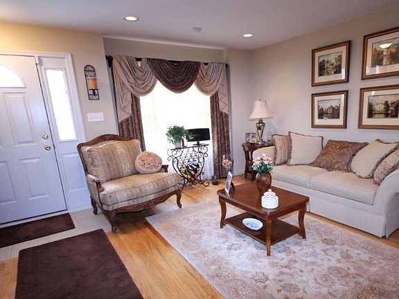 3rd image of 80 Santa Monica Ln #House