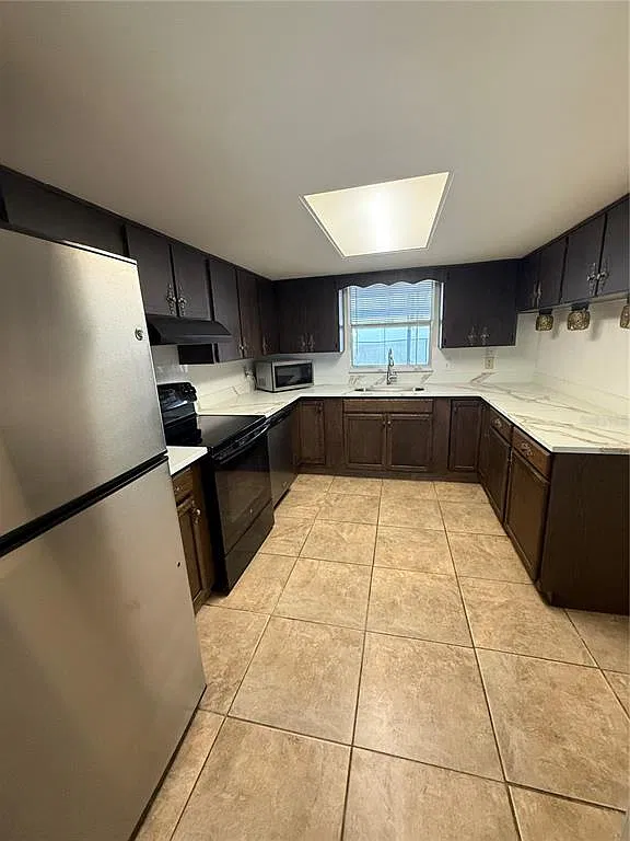 4 bed, 2.0 bath, 1547 sqft, $1,950 — Photo 4