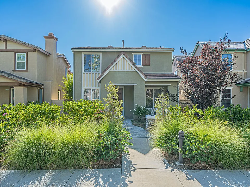 27663 Sunny Creek Dr