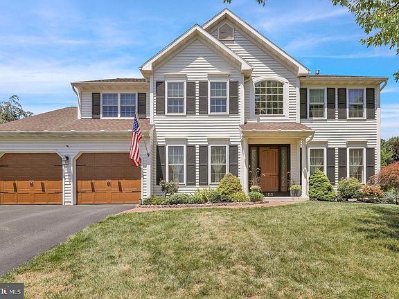 2nd image of 1115 Stonehenge Dr