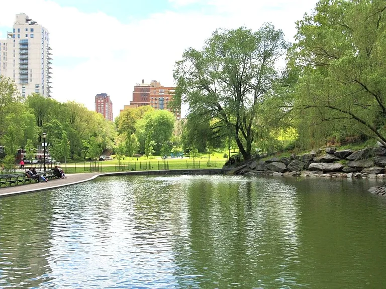 250 Manhattan Ave #3C — Photo 10