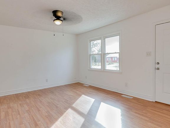 5th image of 123 Lake Crest Dr