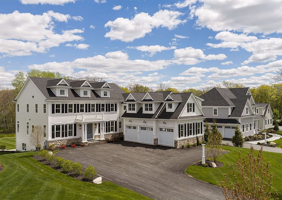 1st image of 11 Wyndemere Ln
