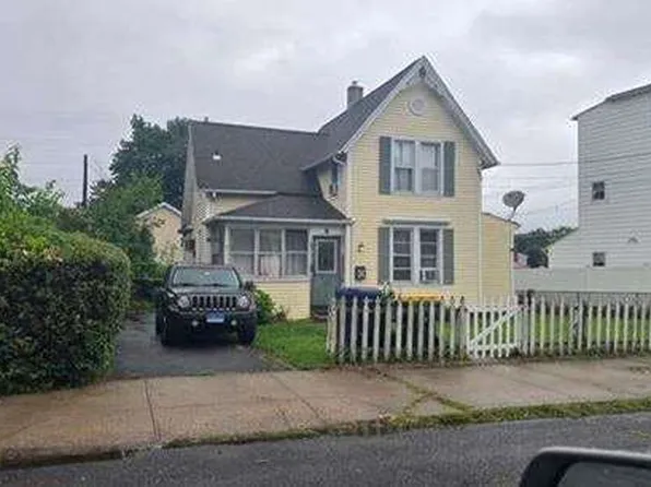 8 Nichols St, Ansonia, CT 06401