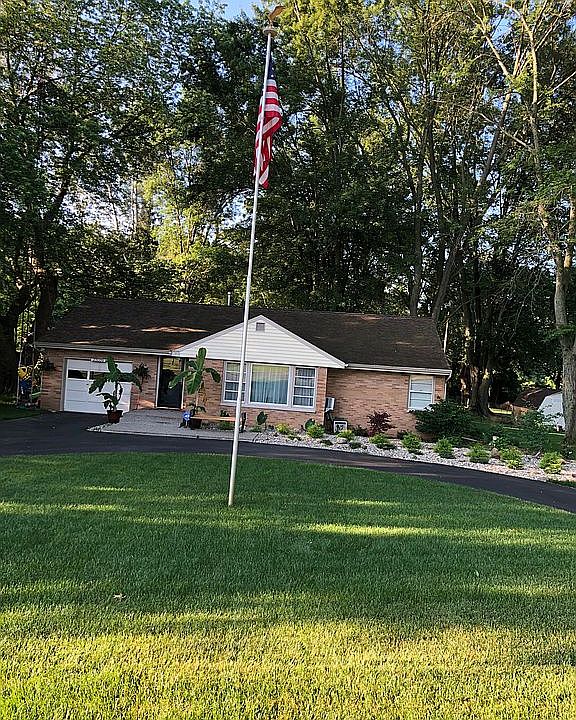 1st image of 27076 Oak Dr