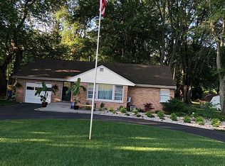 27076 Oak Dr, Sturgis, MI 49091