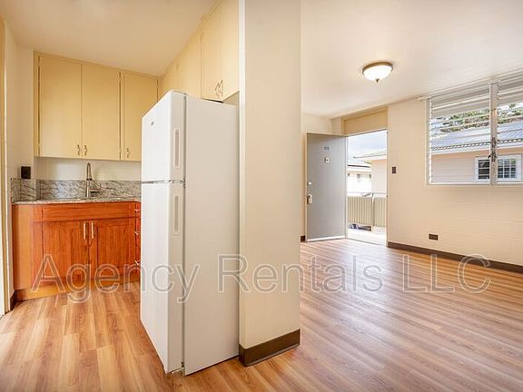 3rd image of 726 Birch St APT 10