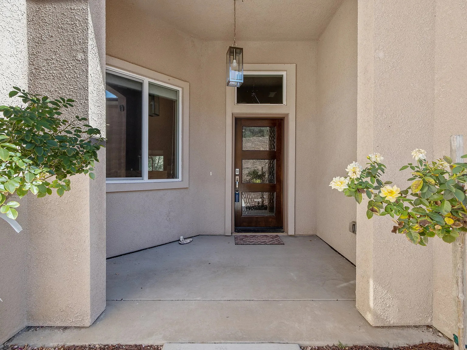 4 bed, 2684 sqft, $2,900 — Photo 2