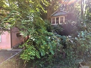8 Woodland Ln, Huntington, NY