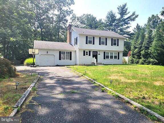 3rd image of 2258 Quail St