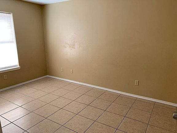 5th image of 2116 N Dahlia St