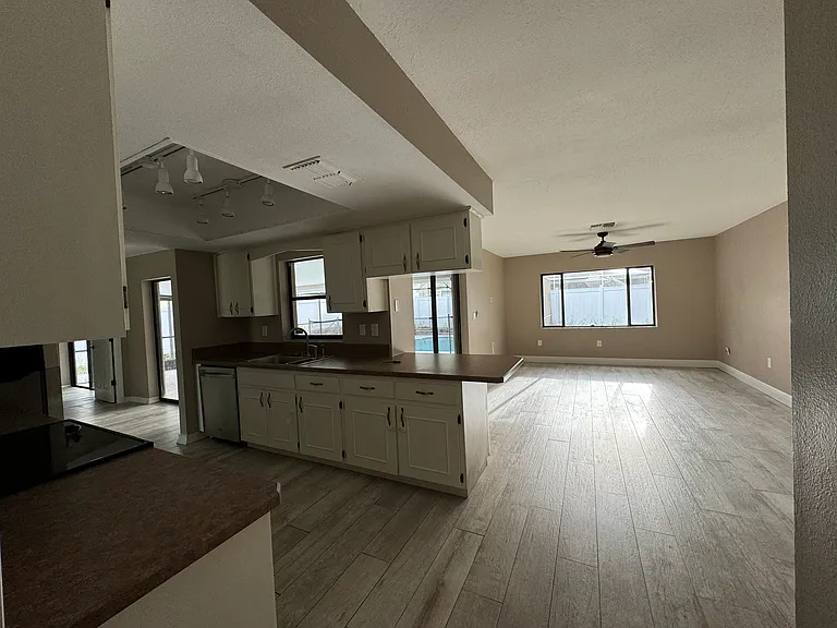 270 Arbor Dr W — Photo 7