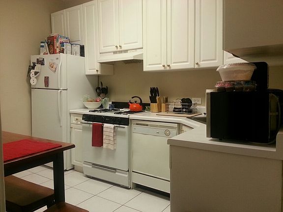 2nd image of 459 W Roslyn Pl #1