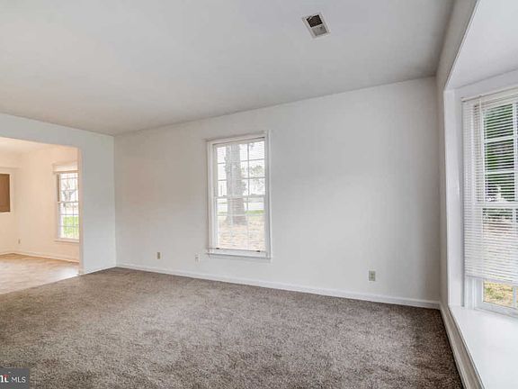 5th image of 517 Powhatan Ct
