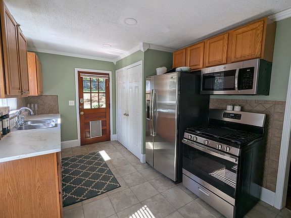 4th image of 1026 Lockland Ave