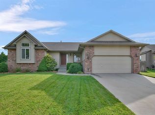 1098 N Bedford Ct, Wichita, KS 67206