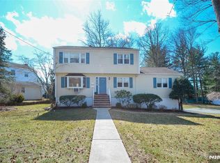 16 Shelby Ave, Paramus, NJ 07652