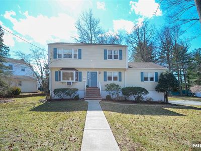 16 Shelby Ave, Paramus, NJ, 07652