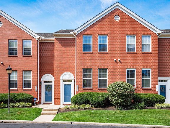 2nd image of 3005 Sunset Dr #F