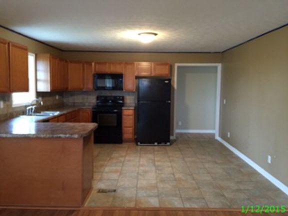 Nice updated kitchen/tile