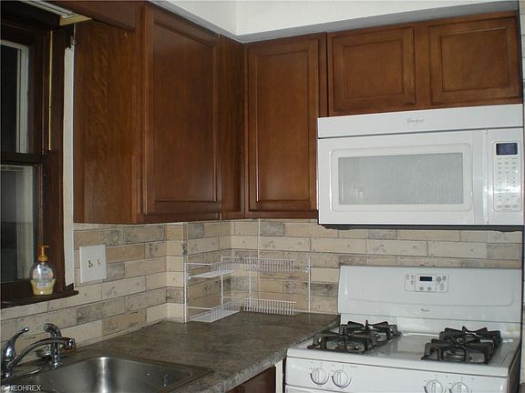 4th image of 1722 Marks Ave