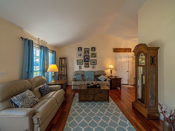 5th image of 1715 Park Lawn Dr