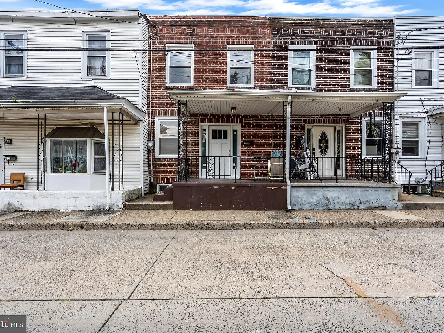 3 bed, 1.0 bath, 1120 sqft, $1,950 — Photo 2