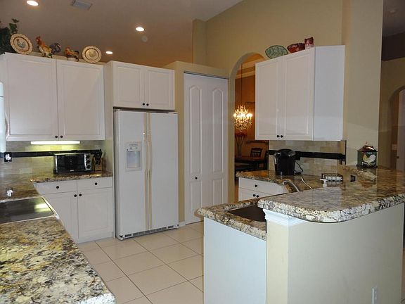 3rd image of 7131 Vesuvio Pl