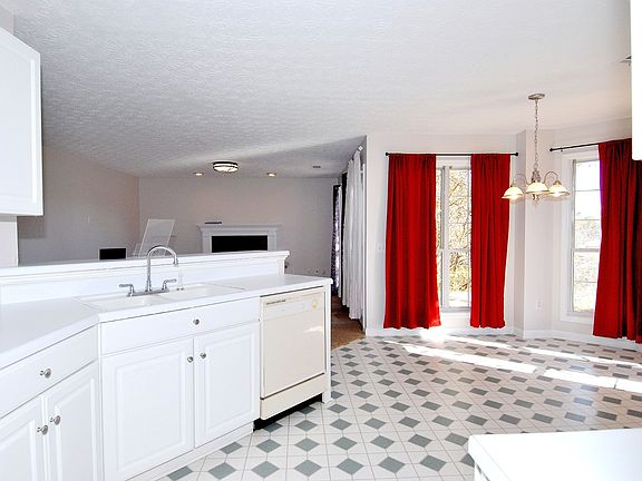 3rd image of 898 Crosscreek Way