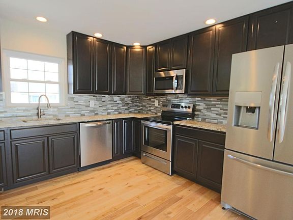 Kitchen w/granite counters & ss appliances