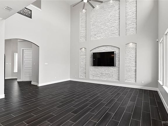 3rd image of 1001 W Kiwi Ave