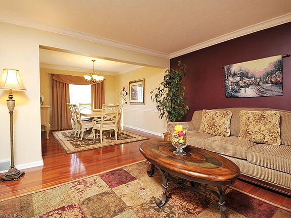 5th image of 16911 Falmouth Dr