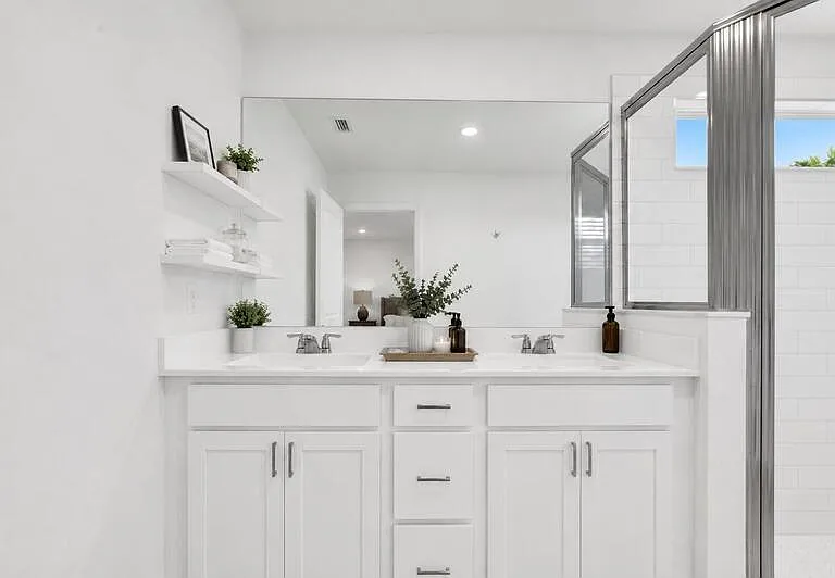 4246 Lagoon Shore Dr — Photo 14