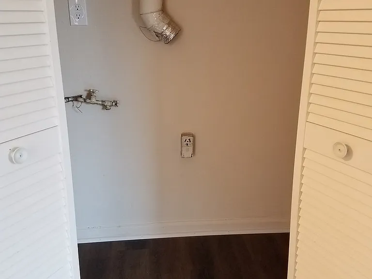 1375 Kingston Ave — Photo 5