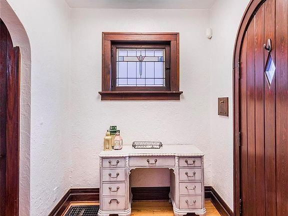 4th image of 5059 Miami St