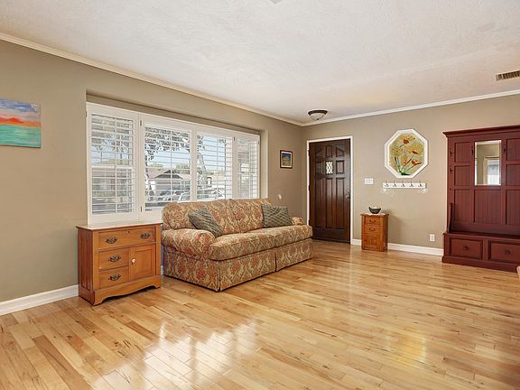 4th image of 4424 Jasmine Ave