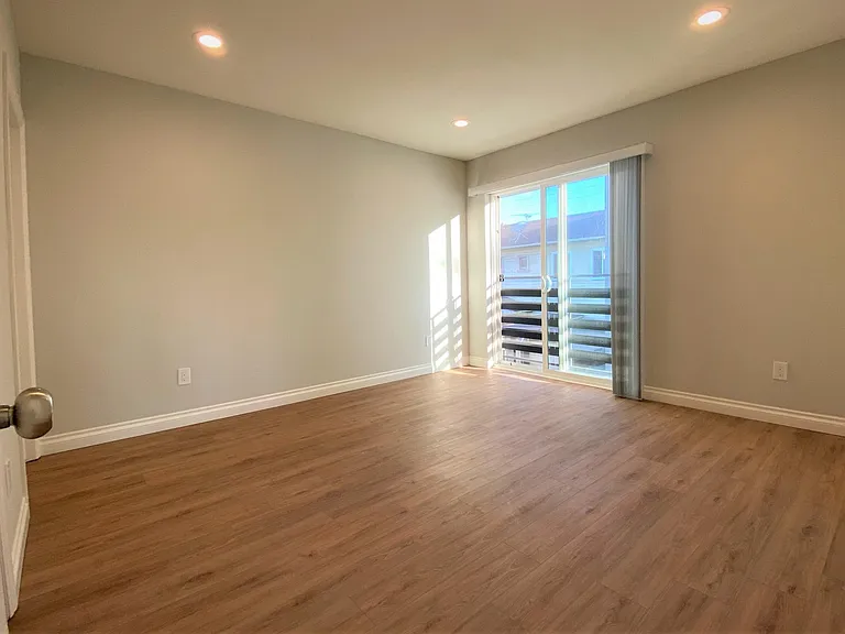 5544 1/2 Romaine St — Photo 7